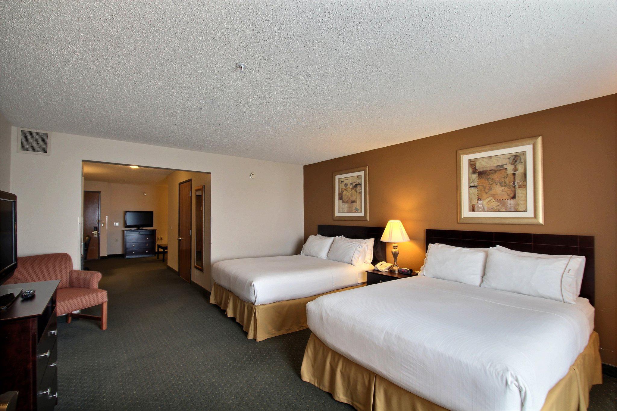 Holiday Inn Express & Suites Oshkosh-Sr 41 Photo