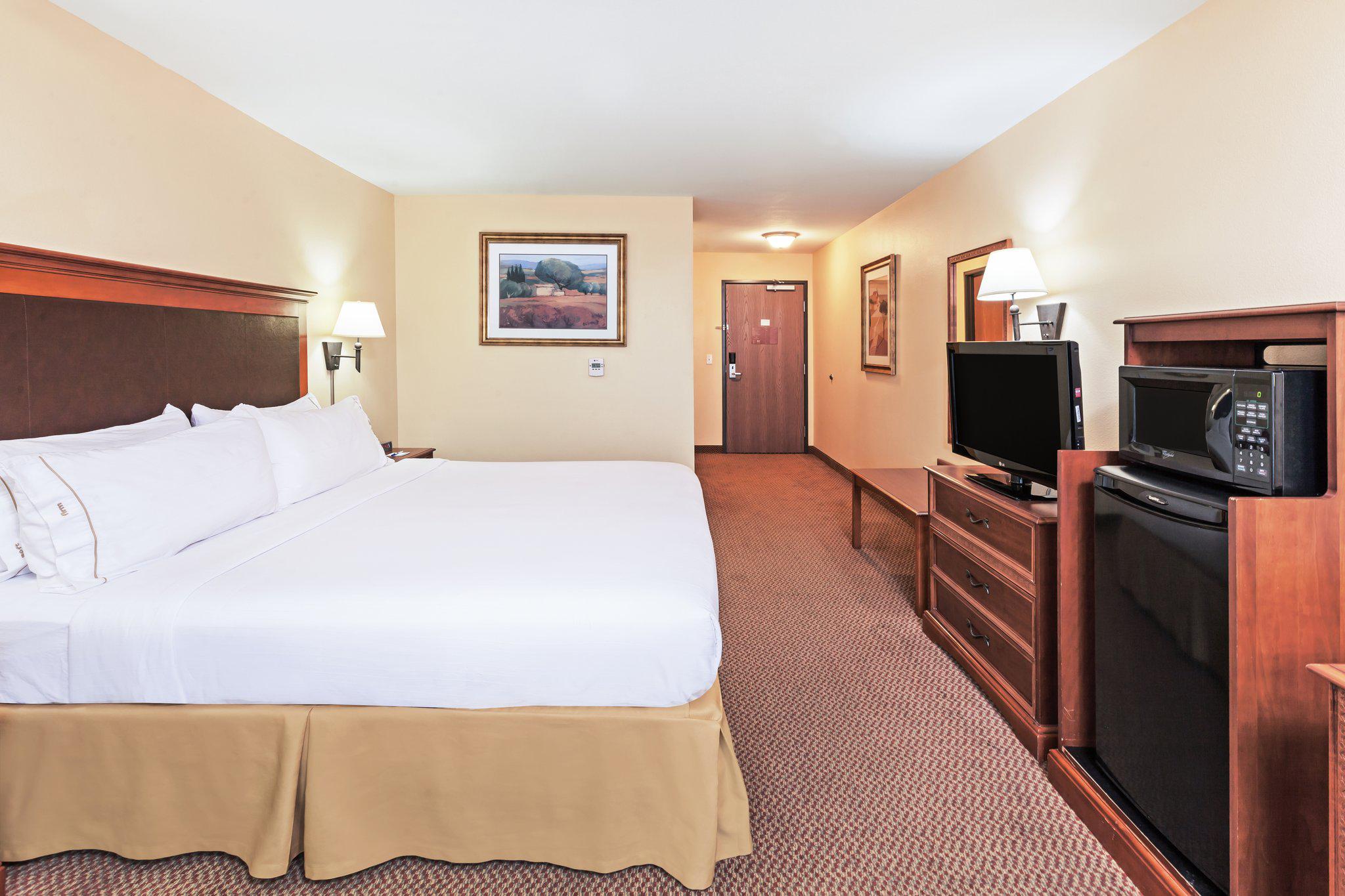 Holiday Inn Express & Suites Laredo-Event Center Area Photo