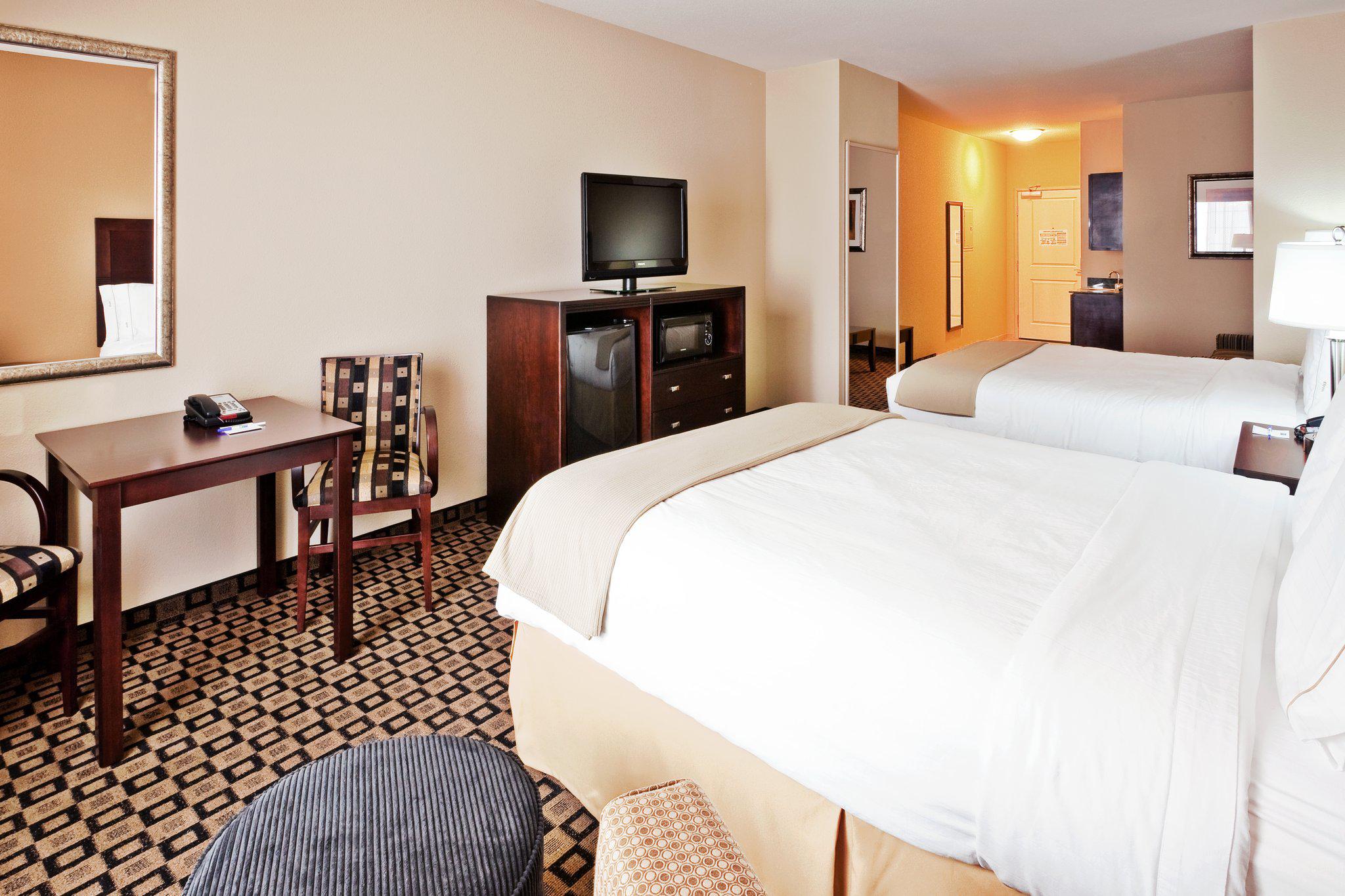 Holiday Inn Express & Suites Clovis Photo