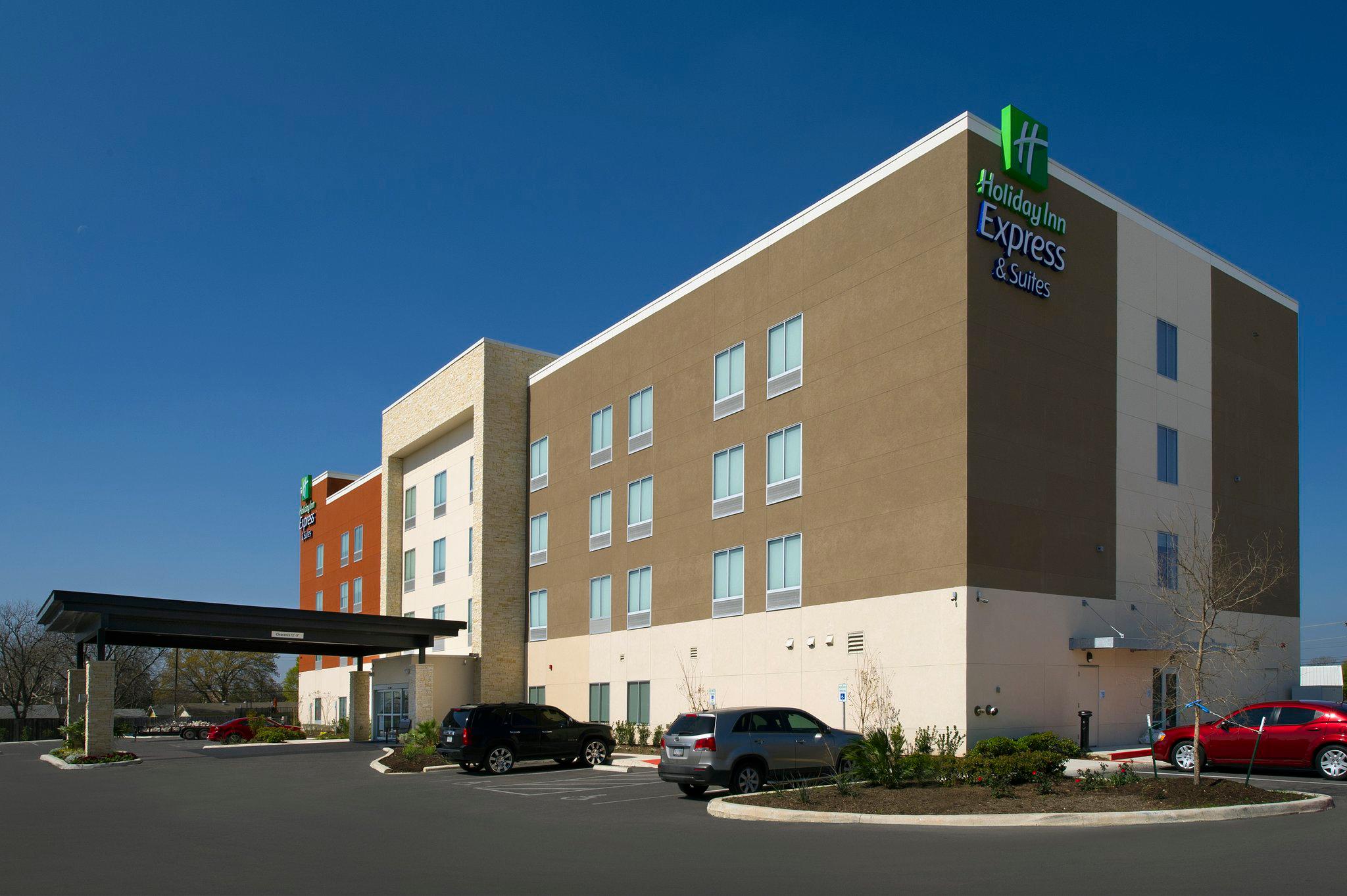 Holiday Inn Express & Suites New Braunfels Photo