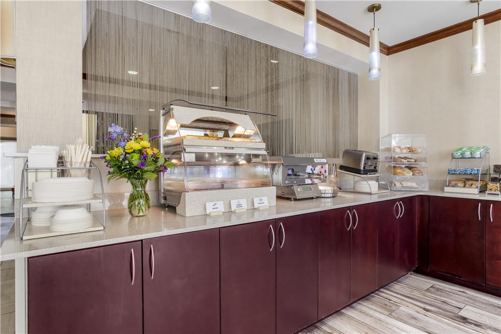 Best Western Plus River Escape Inn & Suites Image