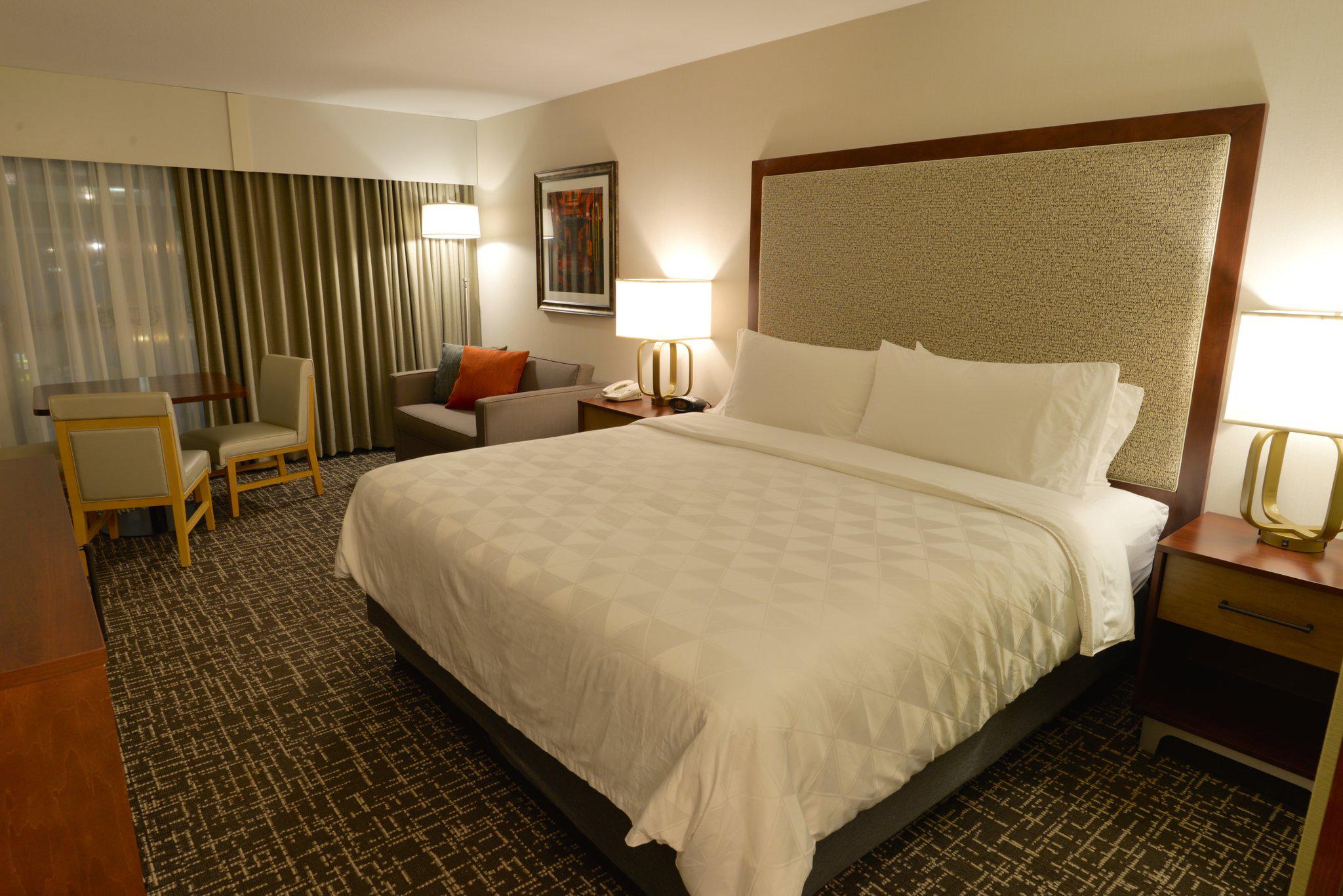 Holiday Inn & Suites Minneapolis - Lakeville Photo