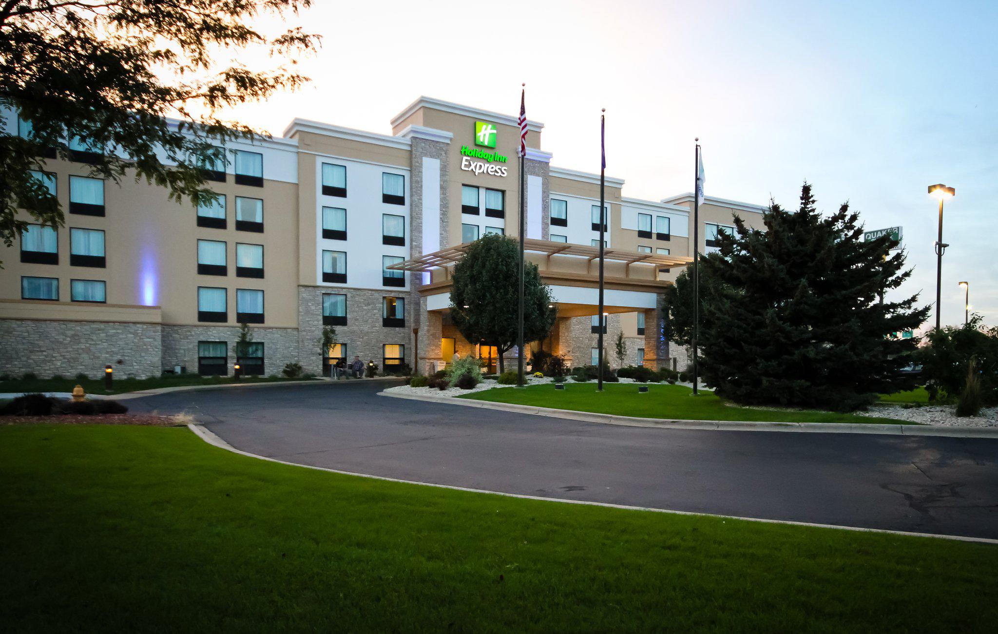 Holiday Inn Express Janesville-I-90 & US Hwy 14 Photo