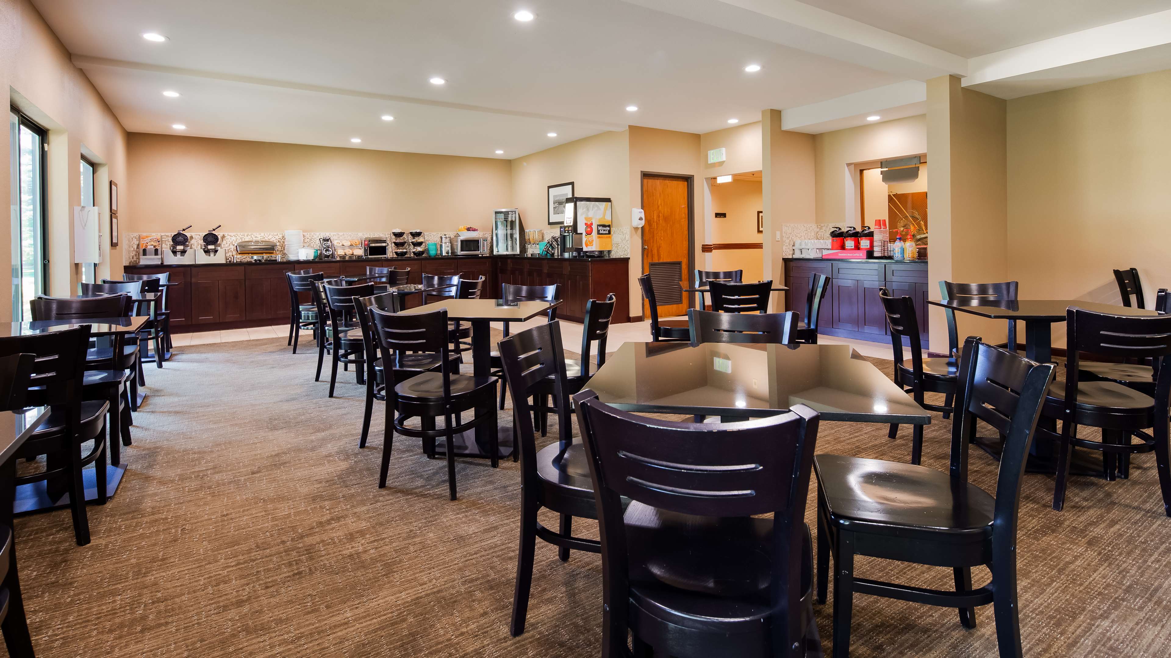 Best Western Plus Plaza by the Green Photo