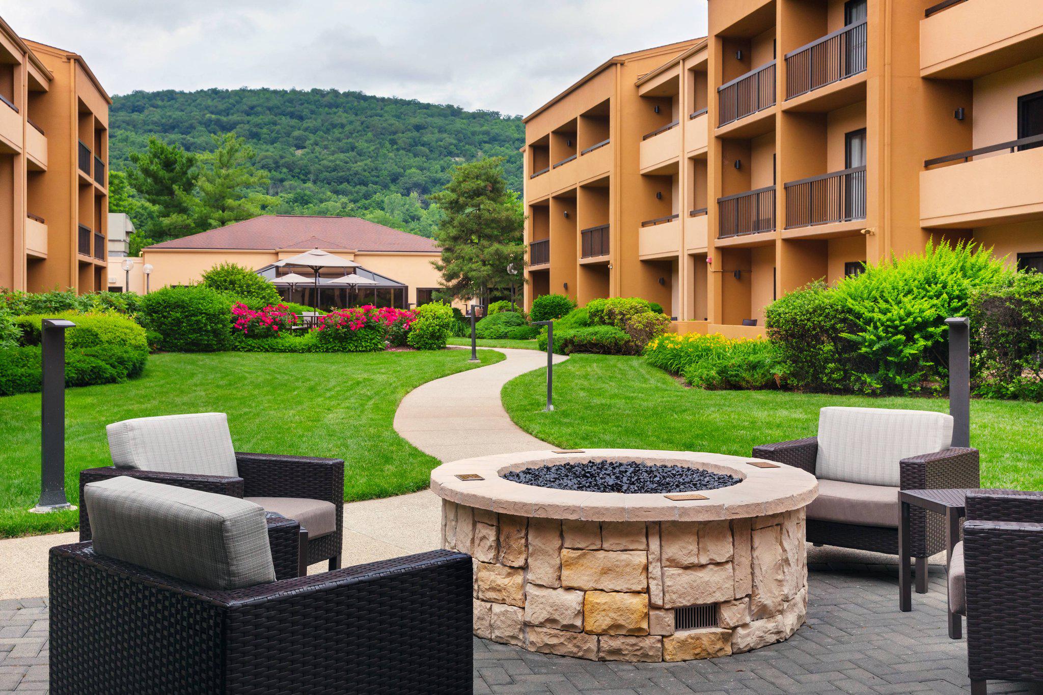 Courtyard by Marriott Mahwah Photo