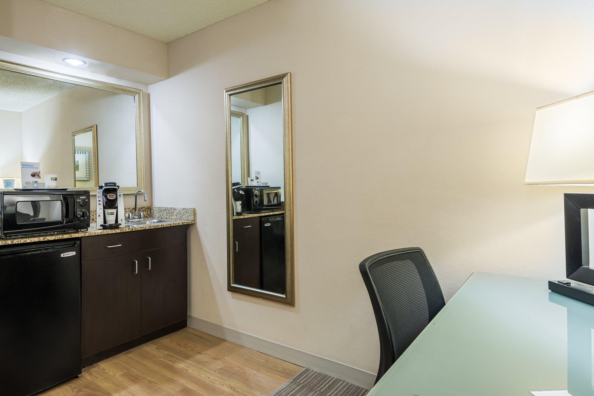 Holiday Inn Express & Suites Kendall East - Miami Photo