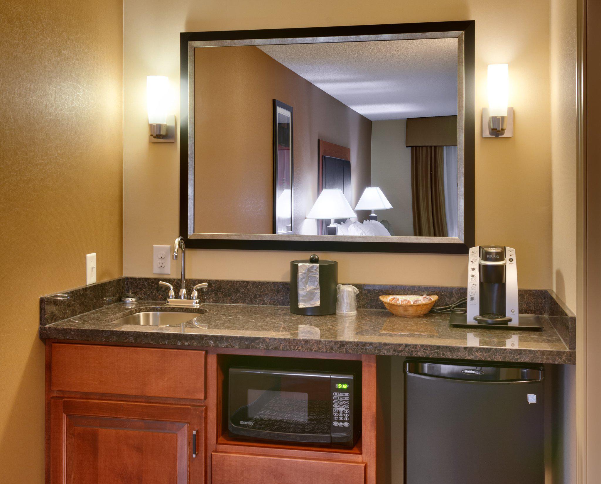 Holiday Inn Express & Suites Grand Junction Photo