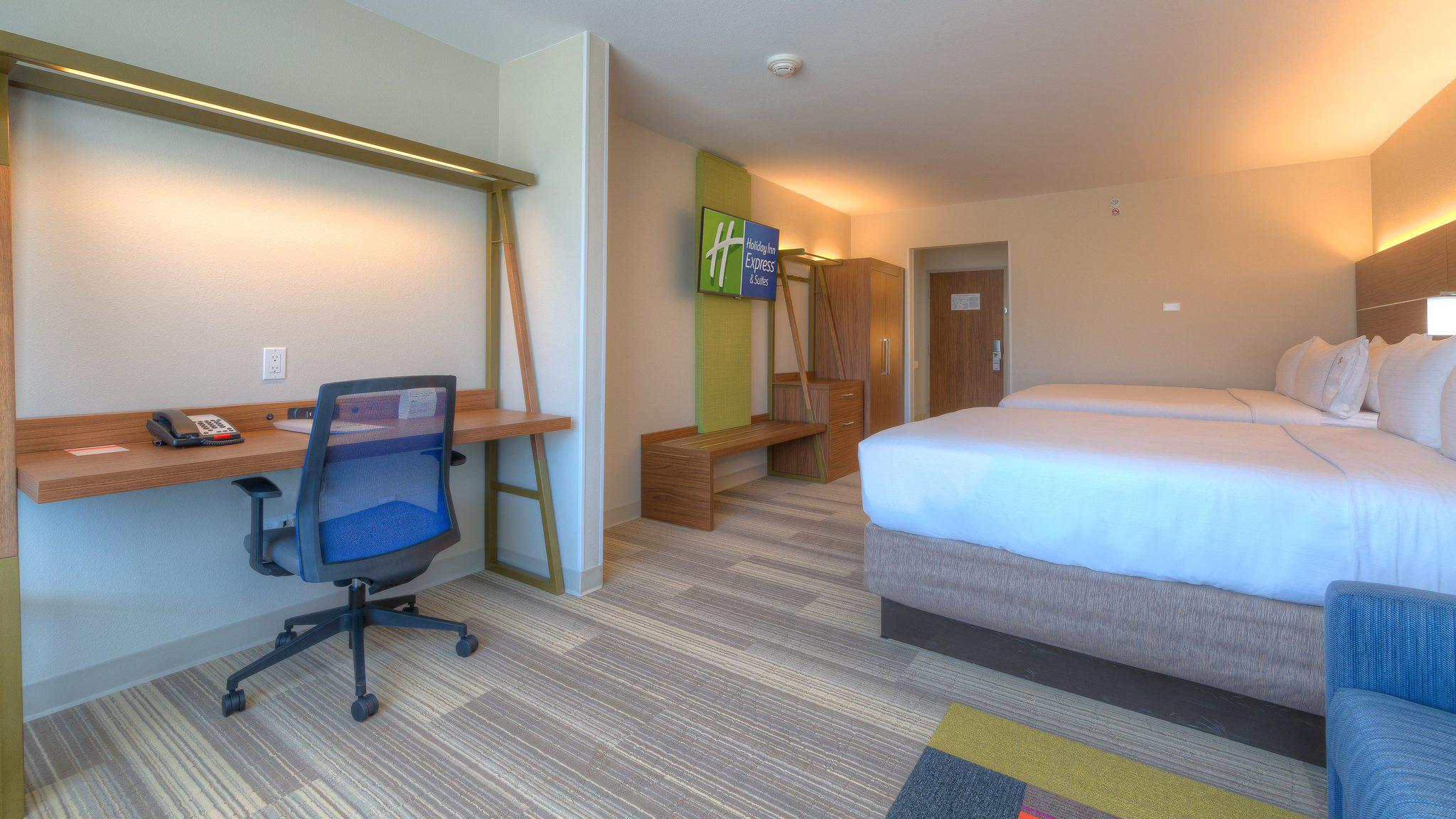 Holiday Inn Express & Suites Tulsa Midtown Photo
