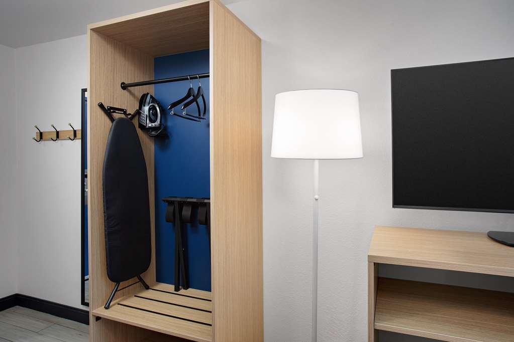 Spark by Hilton Atlanta Cumberland Ballpark Image