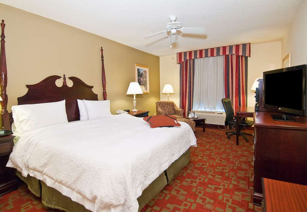 Hampton Inn Canton Image