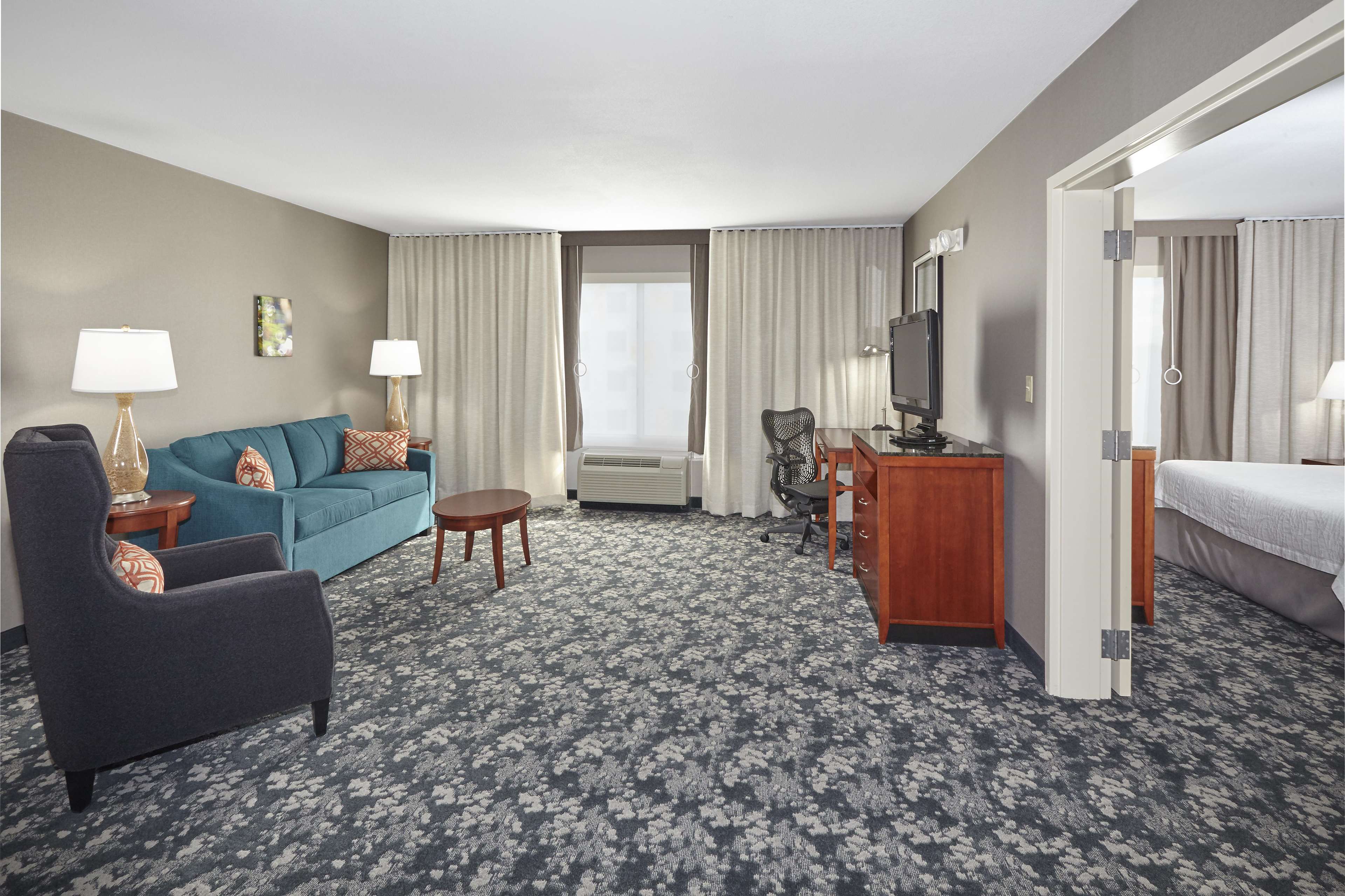 Hilton Garden Inn Lake Forest Mettawa Photo