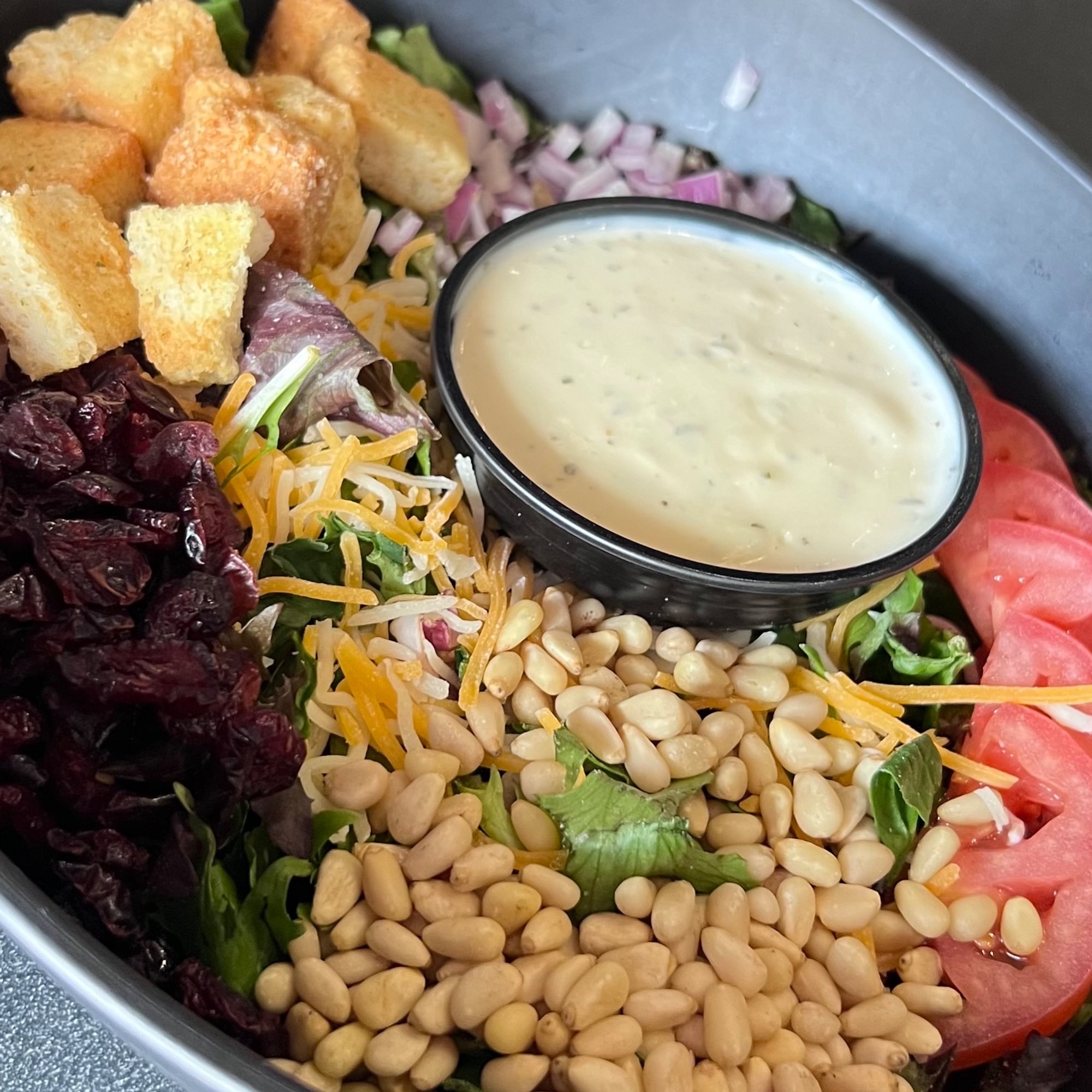 Wingnutz Salad