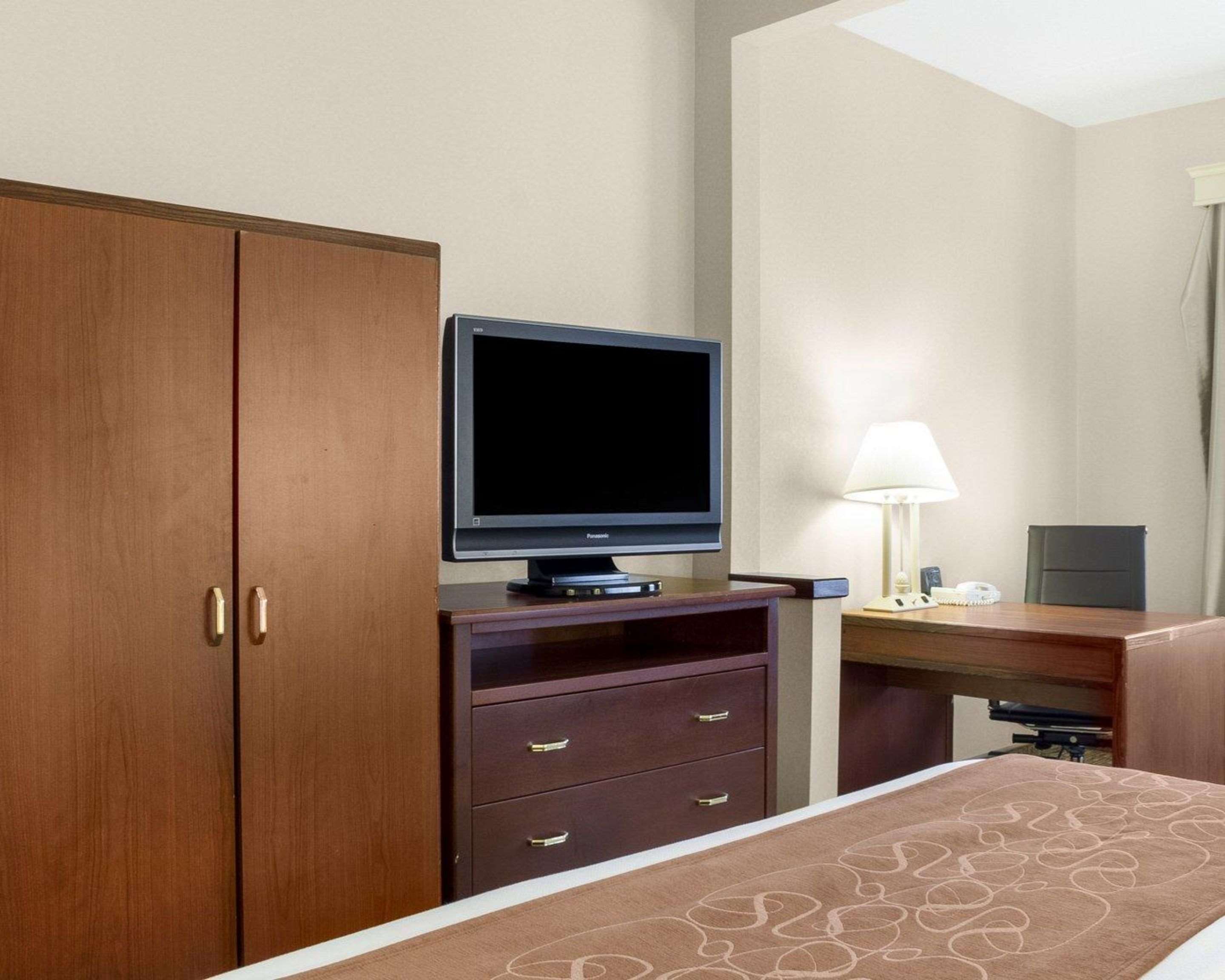 Comfort Suites Bismarck Photo