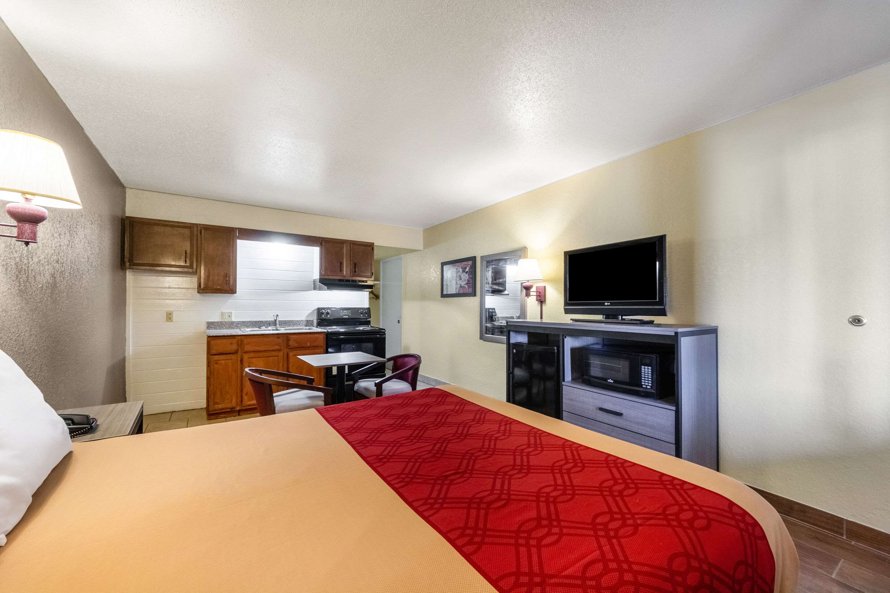 Econo Lodge San Marcos University Area Photo