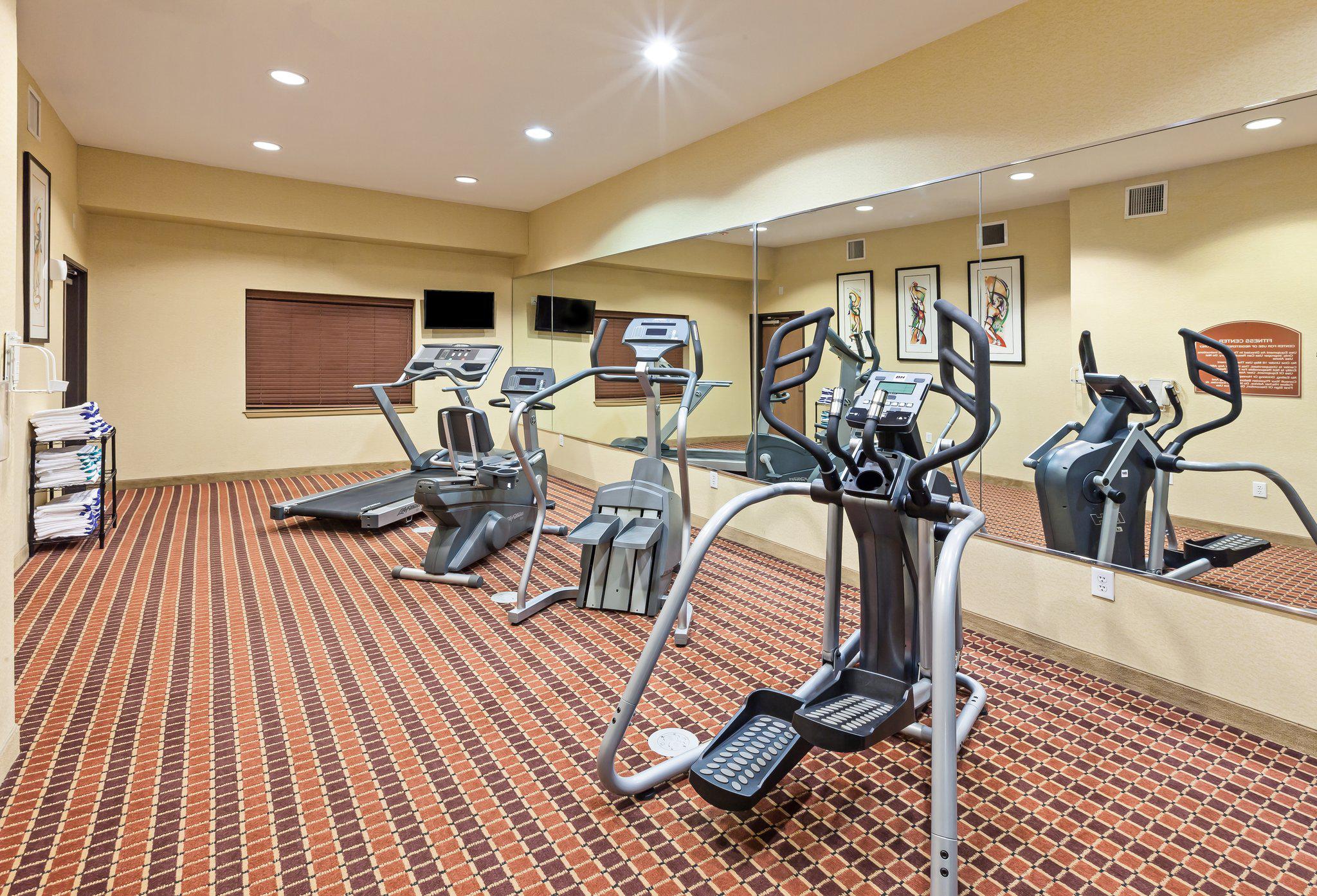 Holiday Inn Express & Suites Laredo-Event Center Area Photo