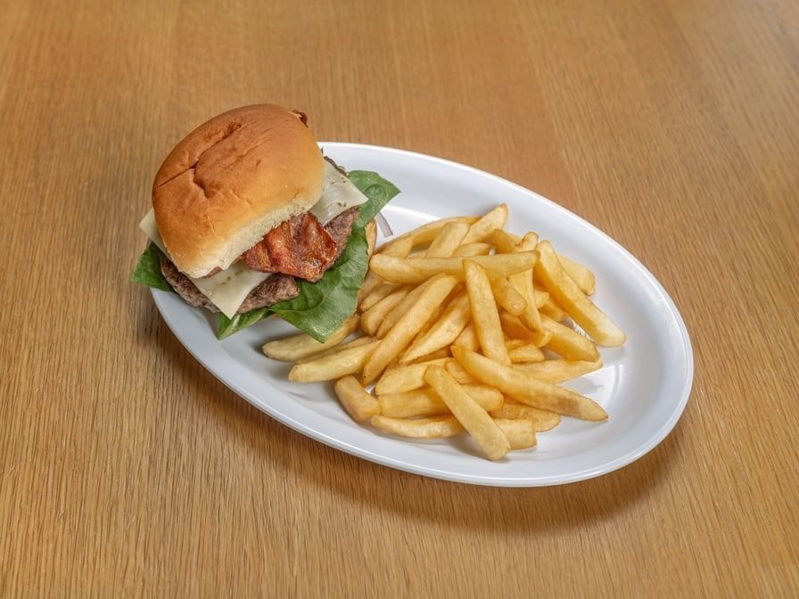 Hamburguesa Clásica Americana / All-American Angus Classic Burger
