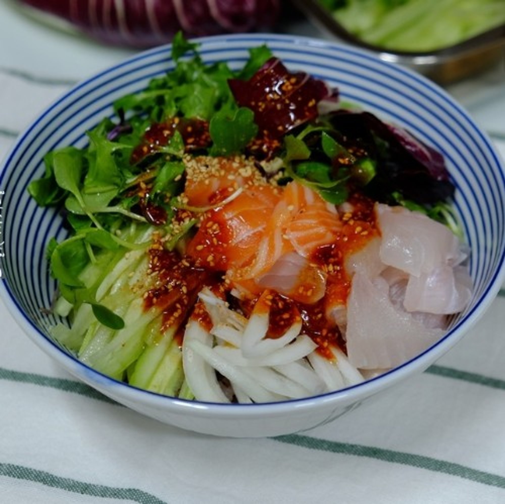 Hwoe-Deop-Bap (Raw fish bibimbap)