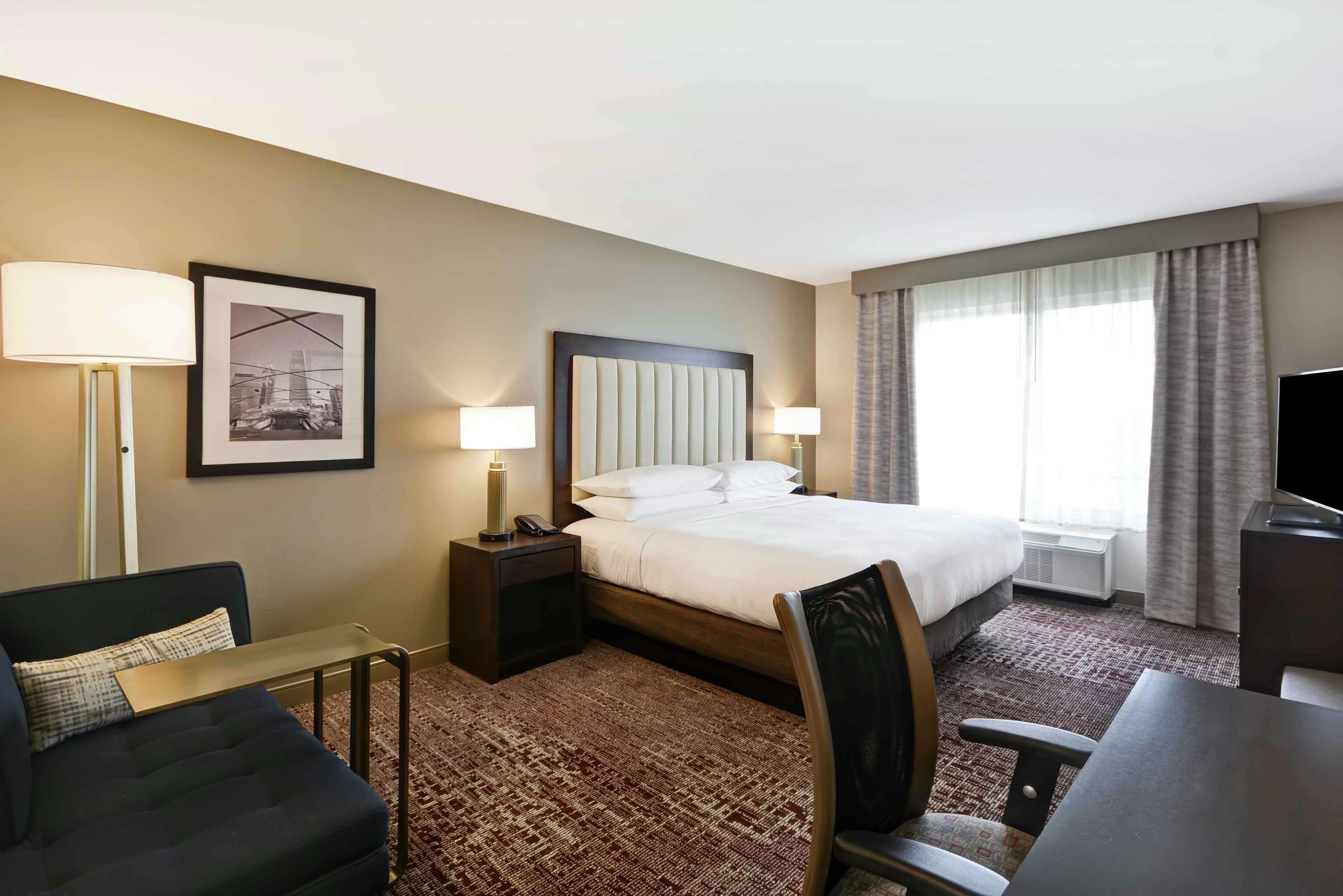 DoubleTree by Hilton Chicago Midway Airport Photo