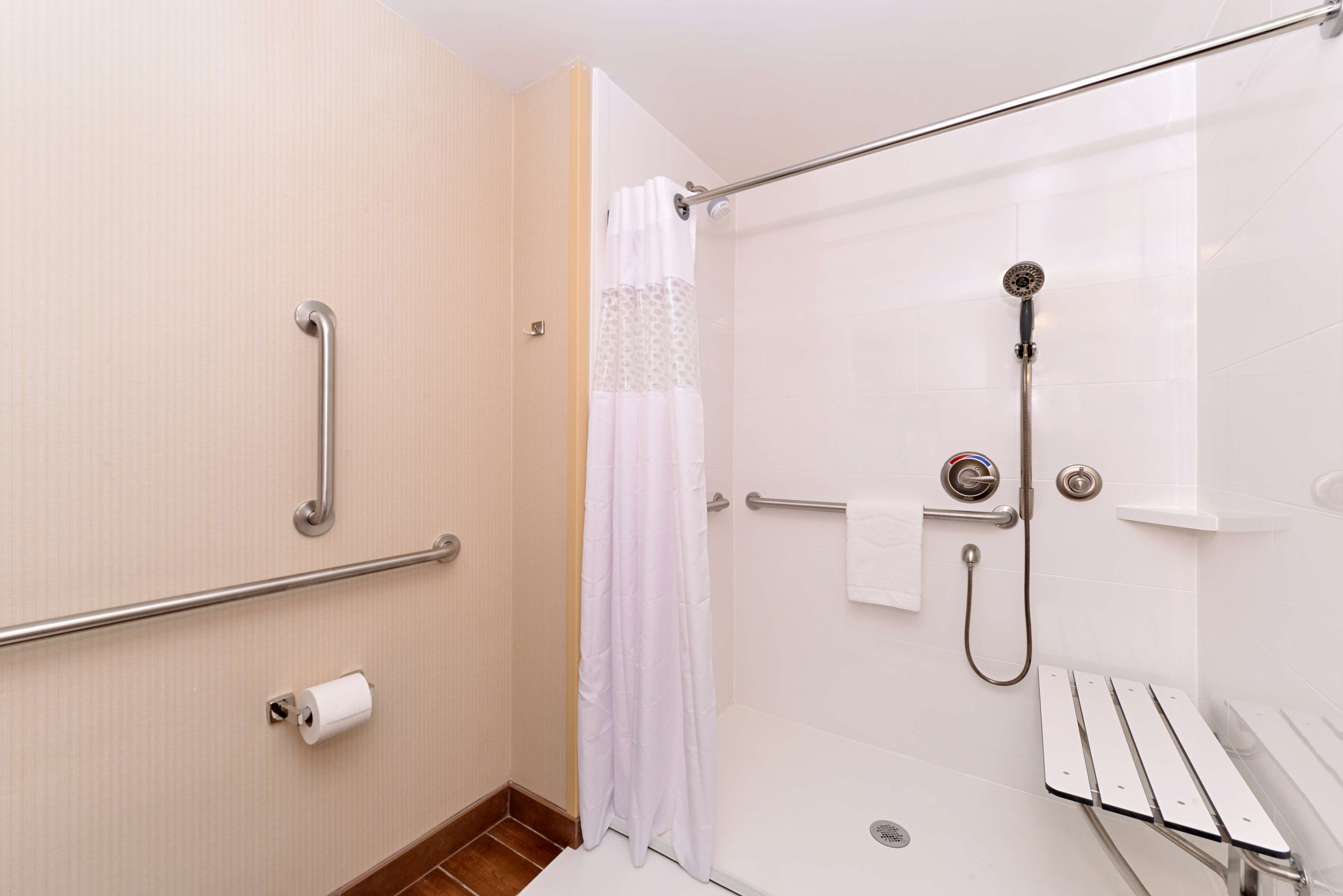 Guest room bath