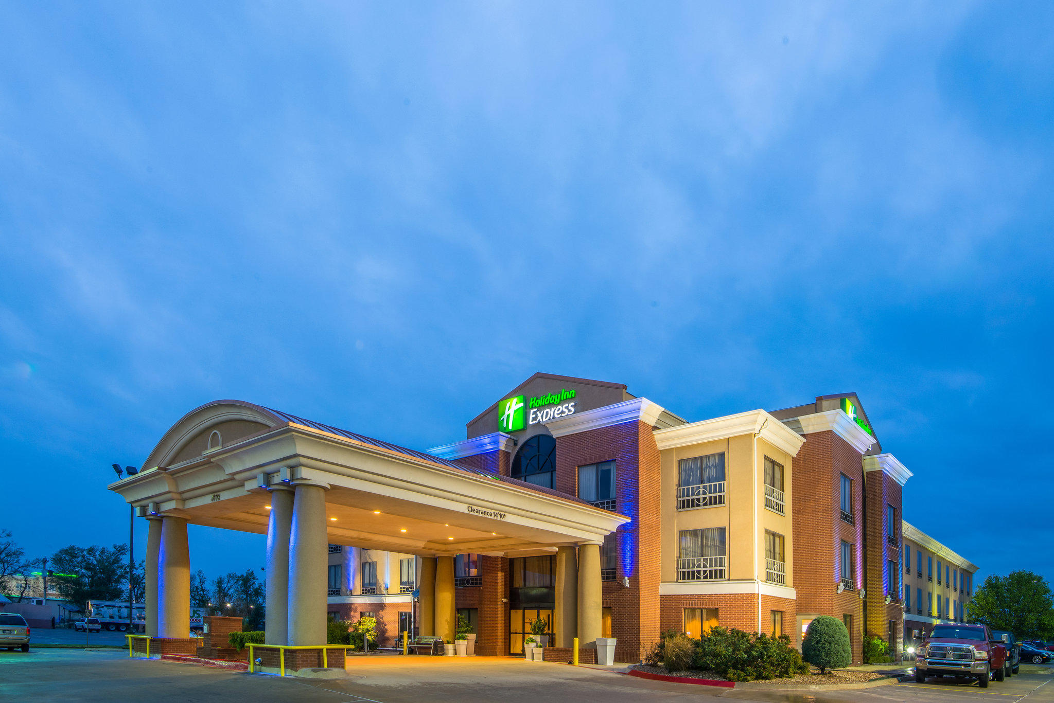 Holiday Inn Express & Suites Enid-Hwy 412 Photo