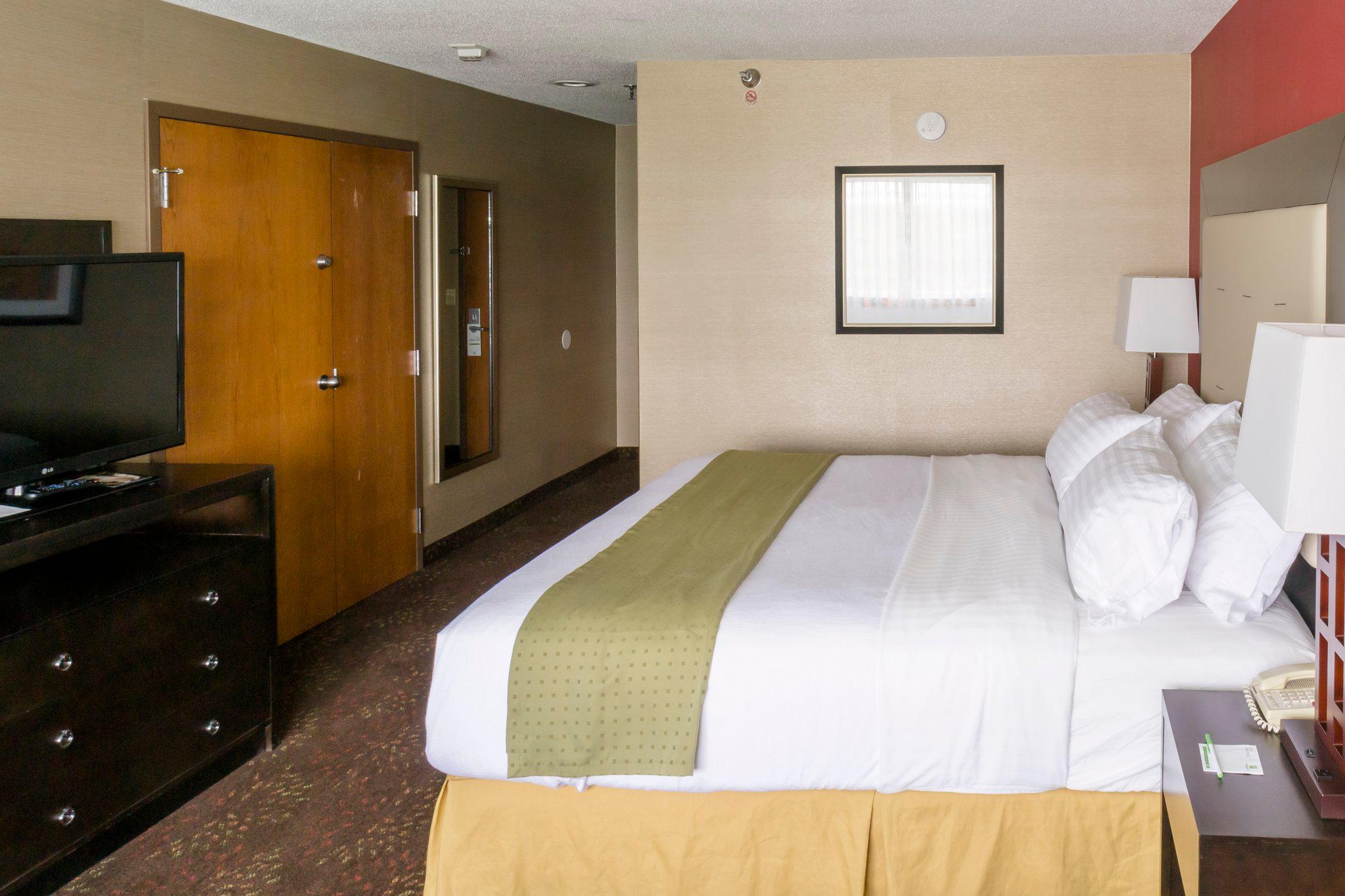 Holiday Inn Big Rapids Photo