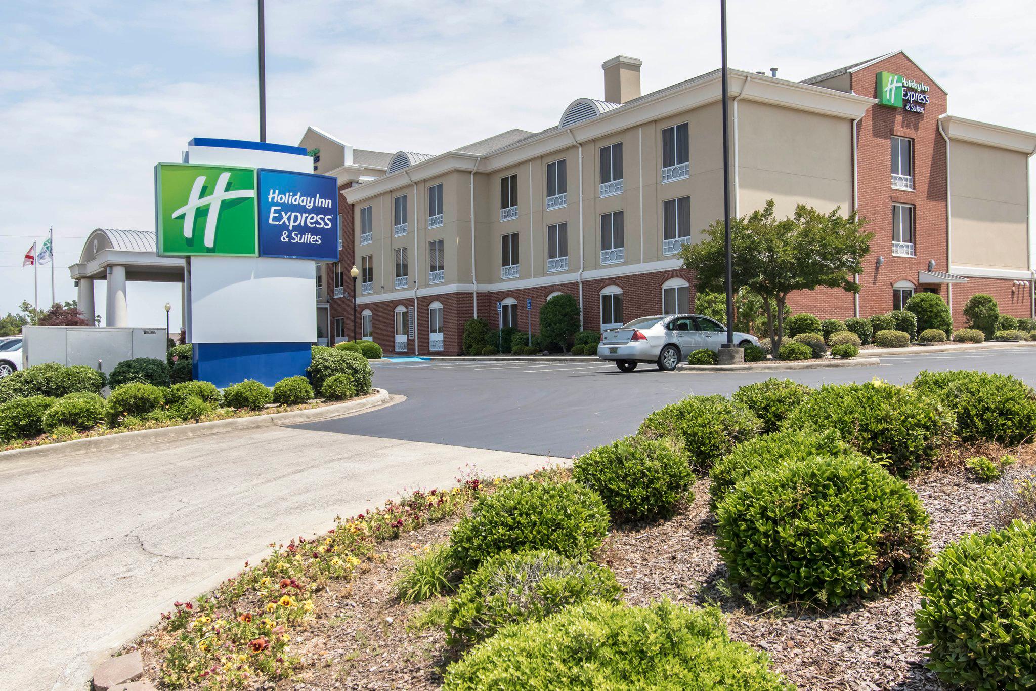 Holiday Inn Express & Suites Cullman Photo