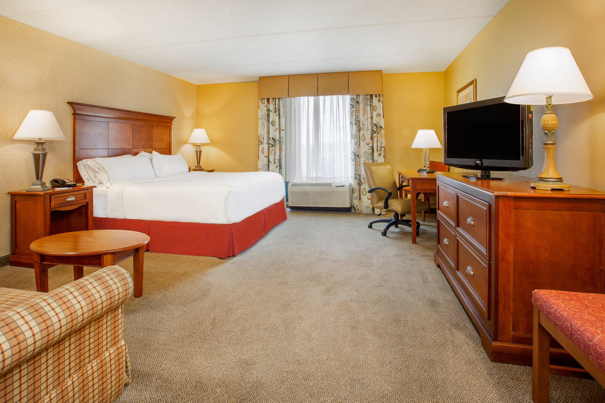 Holiday Inn Express & Suites Bloomington Photo