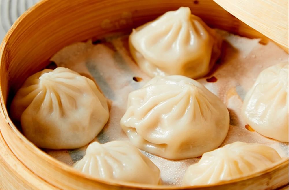 Steamed Pork Soup Dumplings (6)