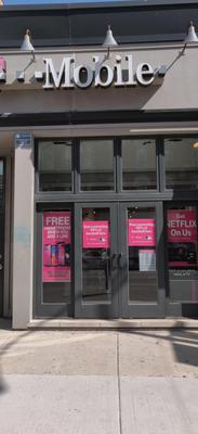 Exterior photo of T-Mobile Store at West Chicago & North Ashland 2, Chicago, IL
