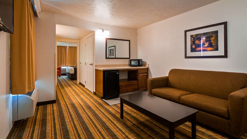 Best Western Visalia Hotel Image