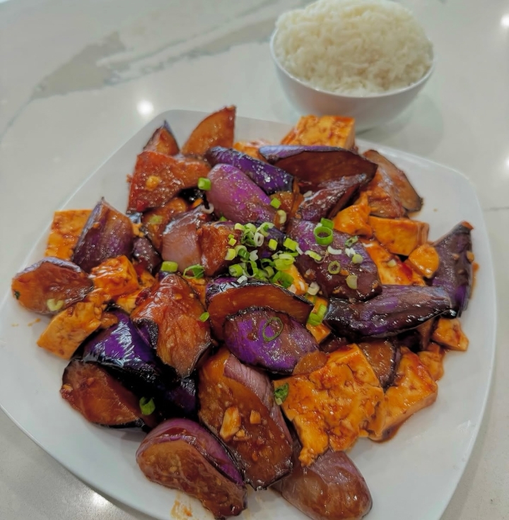 (LG) Tofu with Eggplant (Spicy) (大) 茄子豆腐