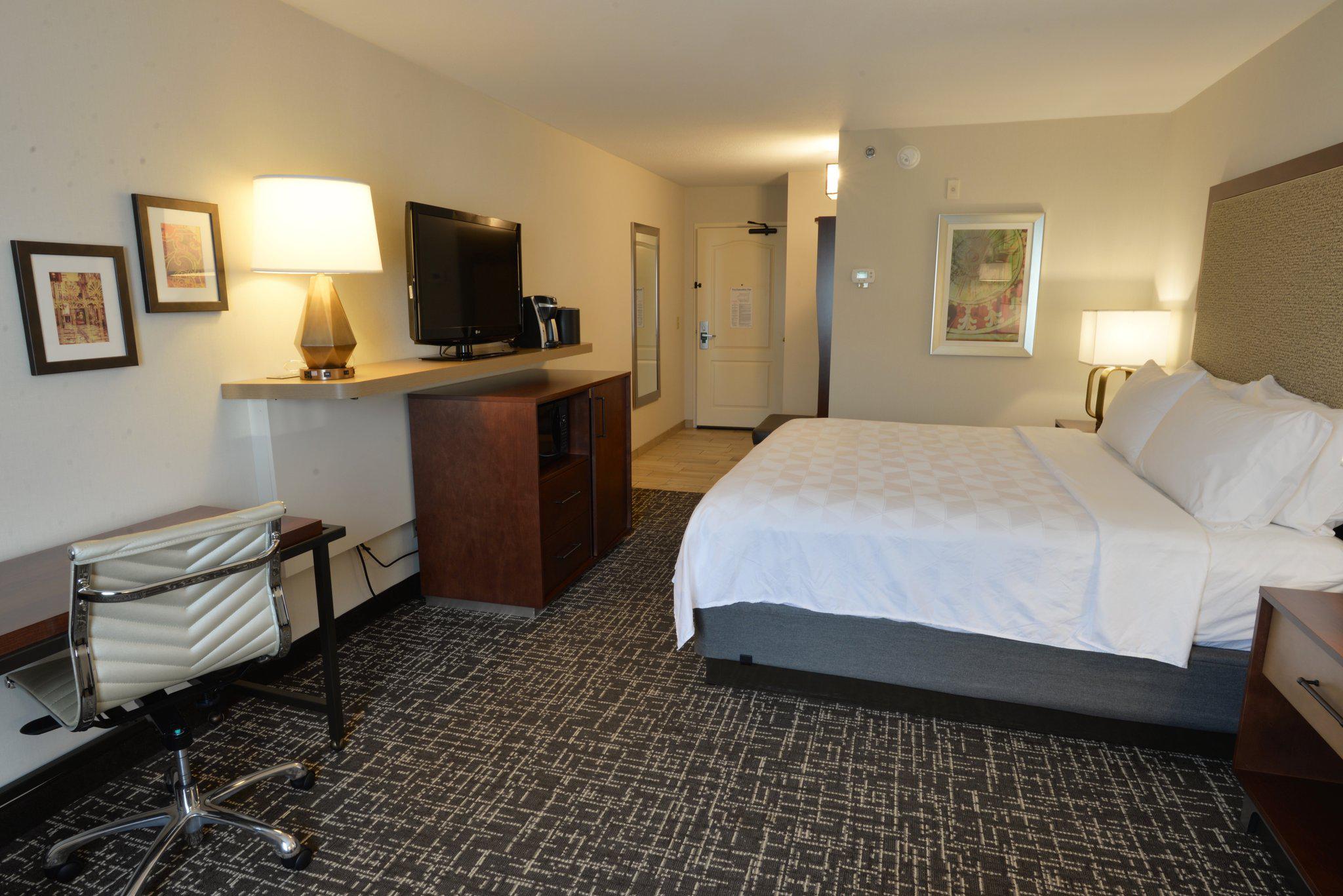 Holiday Inn & Suites Minneapolis - Lakeville Photo