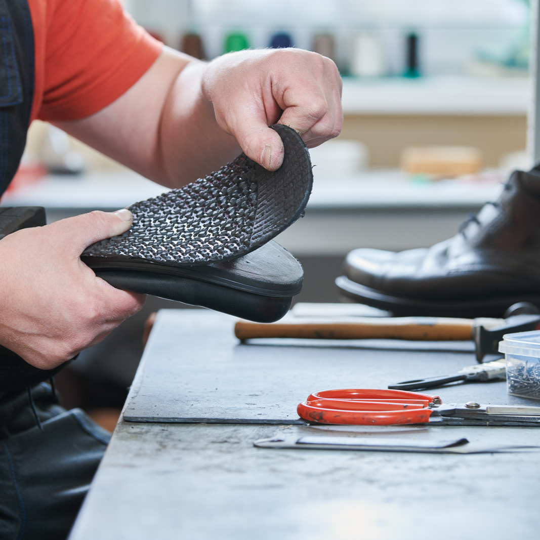 Schuhreparatur und Schuhpflege mit hochwertigen Materialien