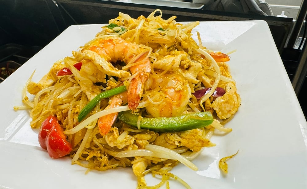 S8. Singapore Style Stir-Fried Noodles - Bun Xao Singapore