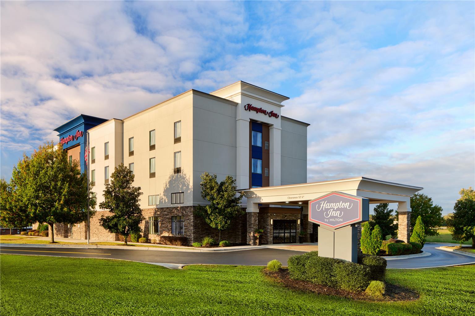 Hampton Inn Waynesboro Logo