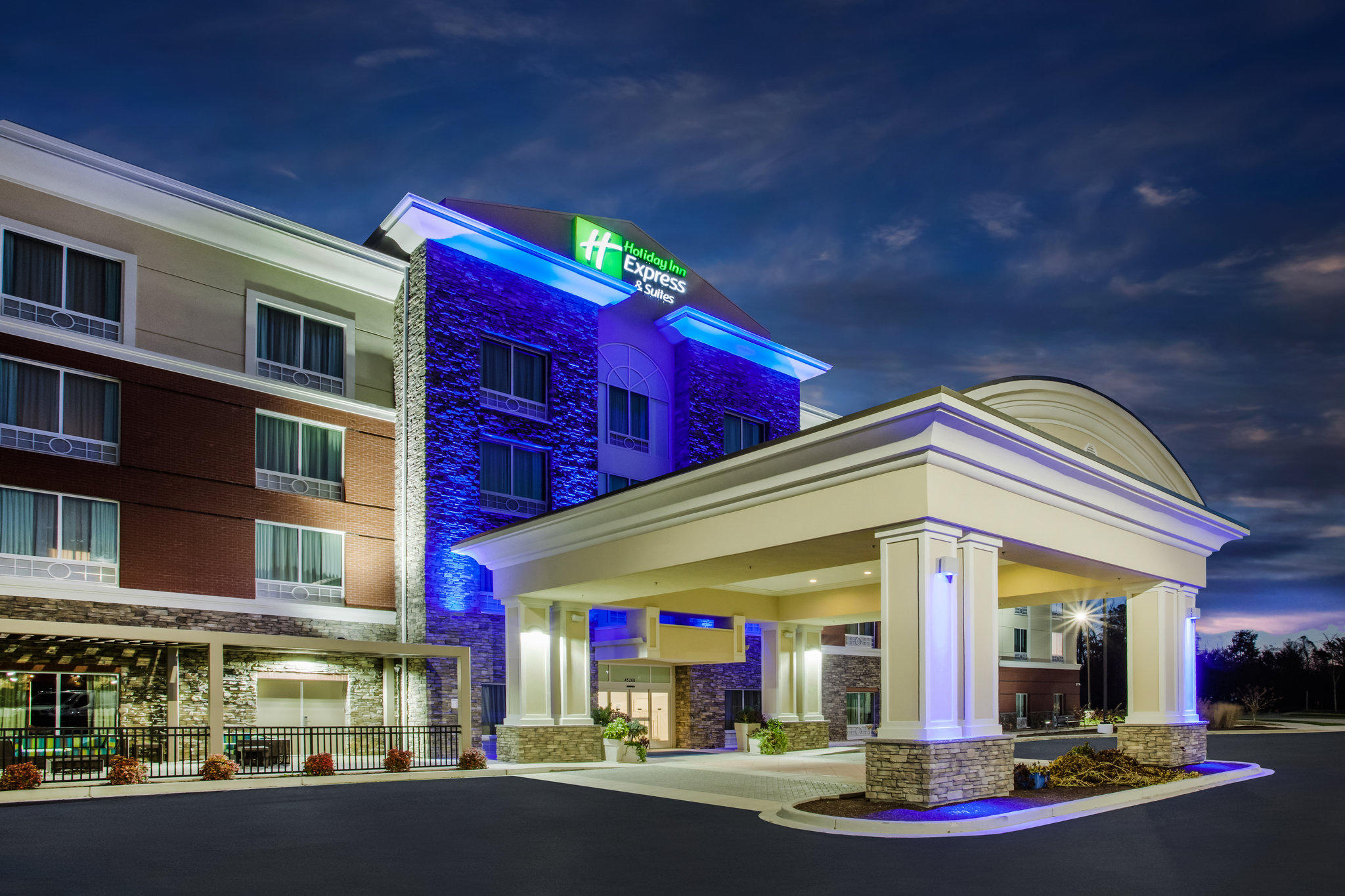 Holiday Inn Express & Suites Lexington Park-California Photo