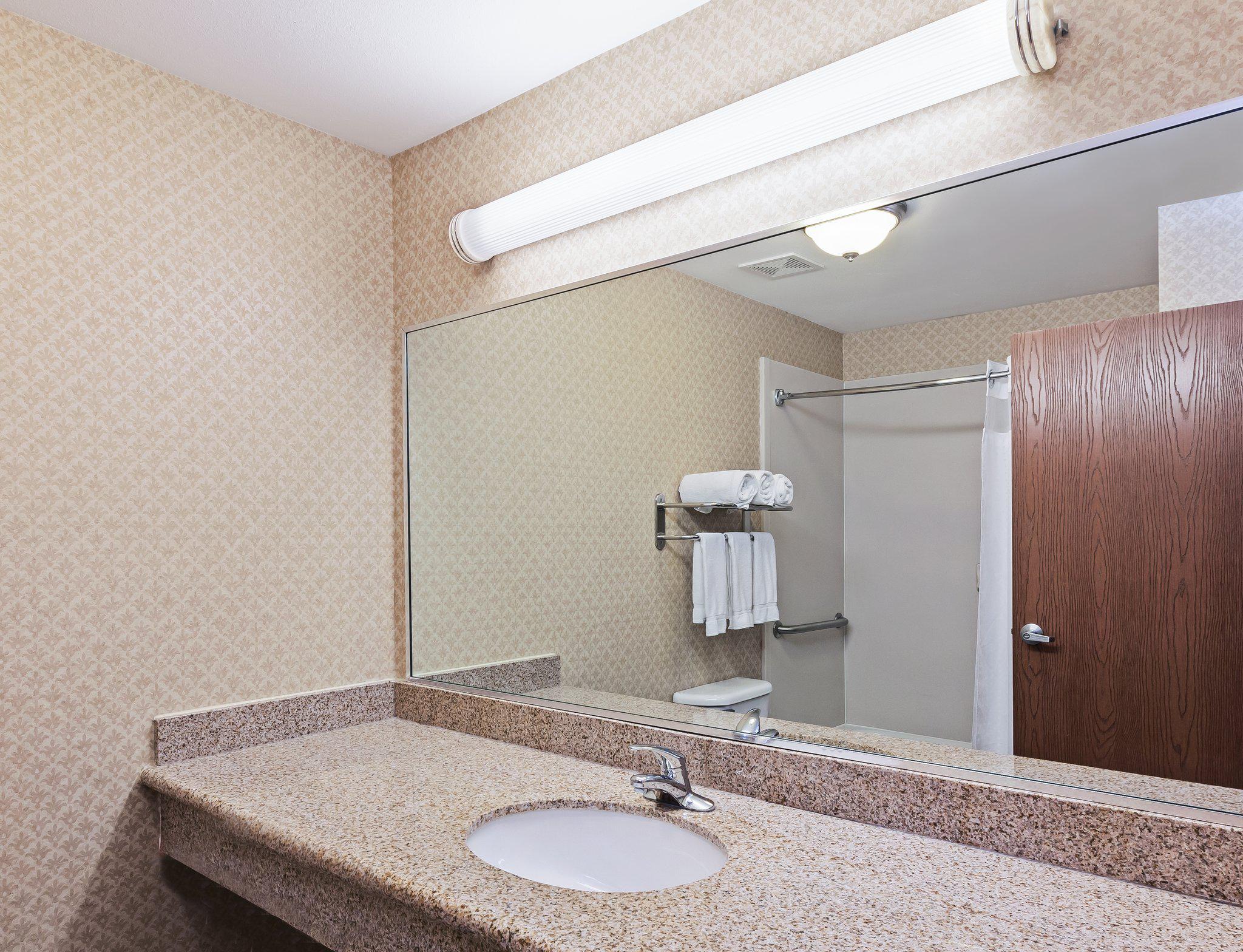 Holiday Inn Express & Suites Laredo-Event Center Area Photo