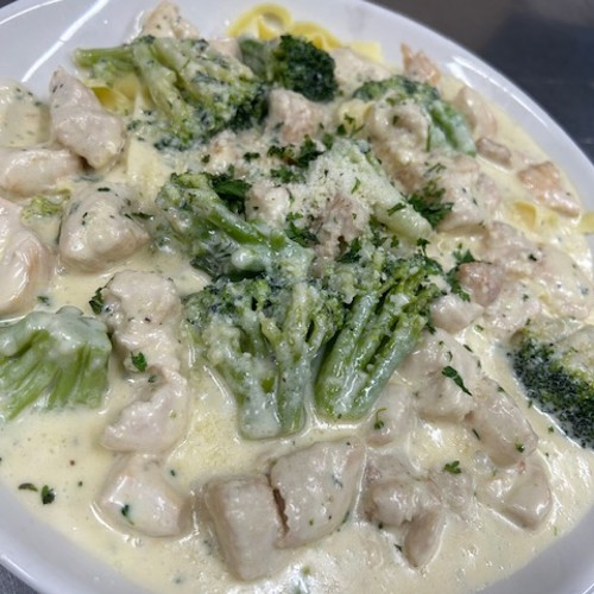 Chicken & Broccoli Alfredo Pasta