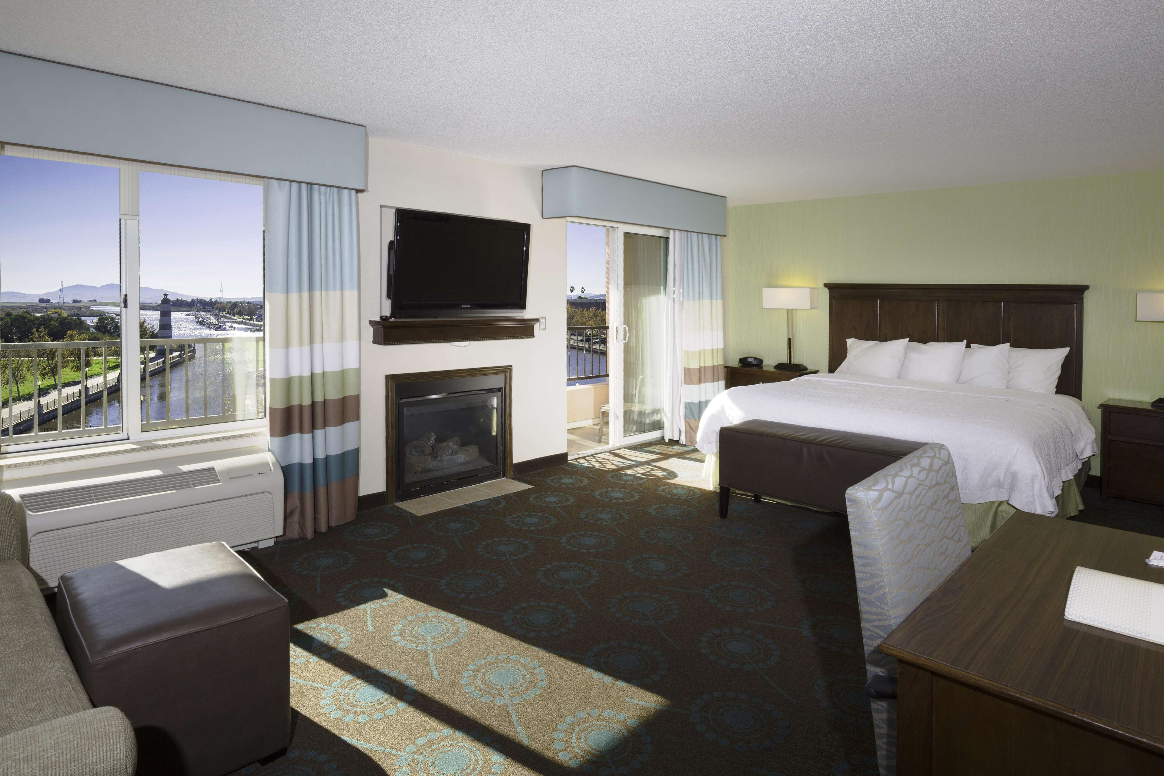 Hampton Inn and Suites Suisun City Waterfront Photo