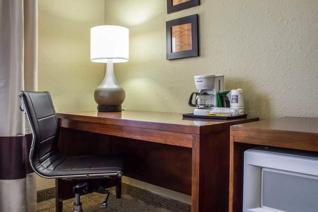 Images Comfort Inn & Suites at Talavi