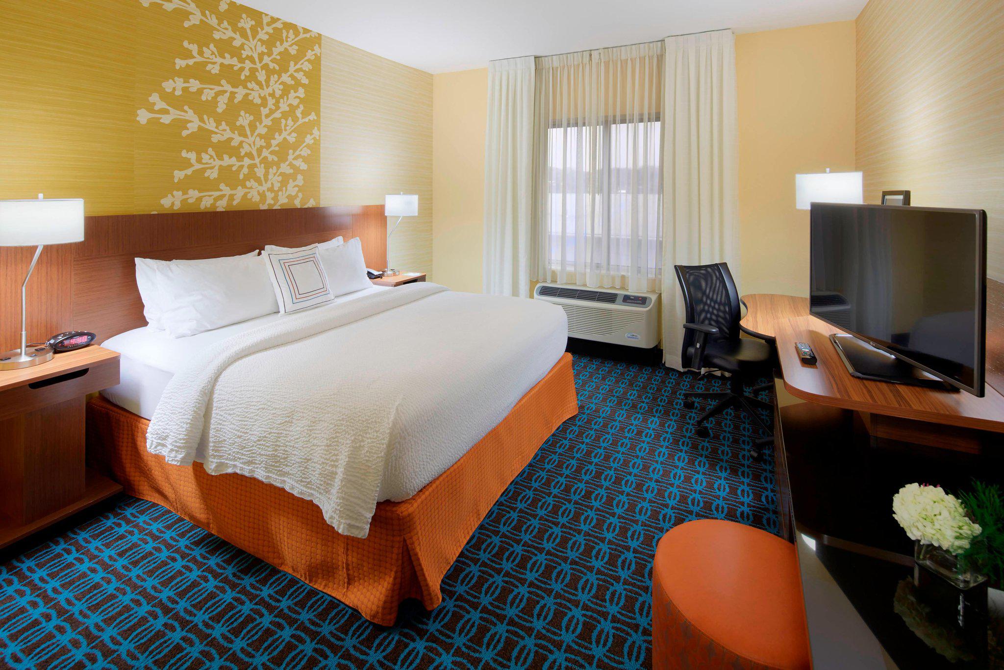 Fairfield Inn & Suites by Marriott Springfield Northampton/Amherst Photo