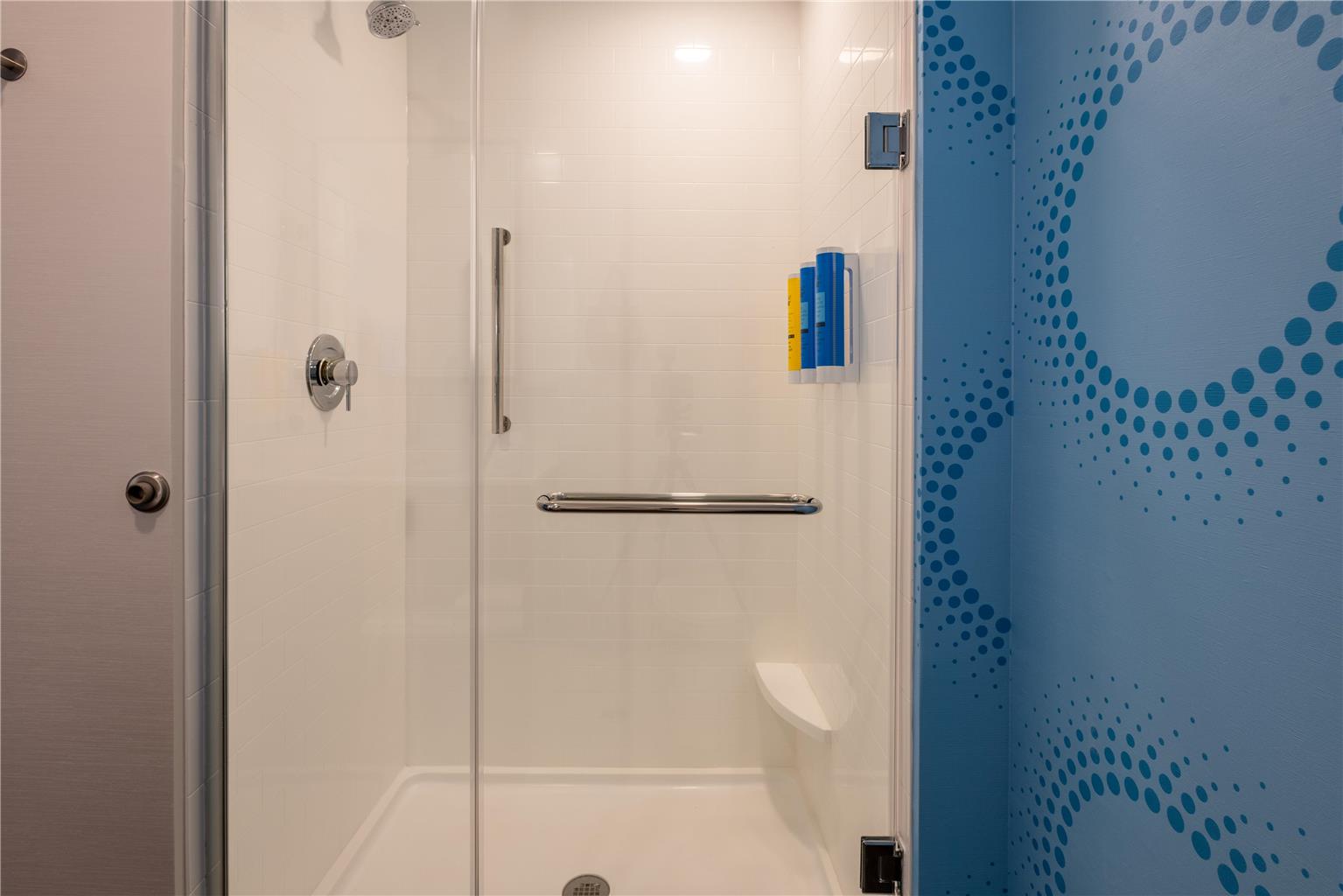 Tru by Hilton Commerce Image