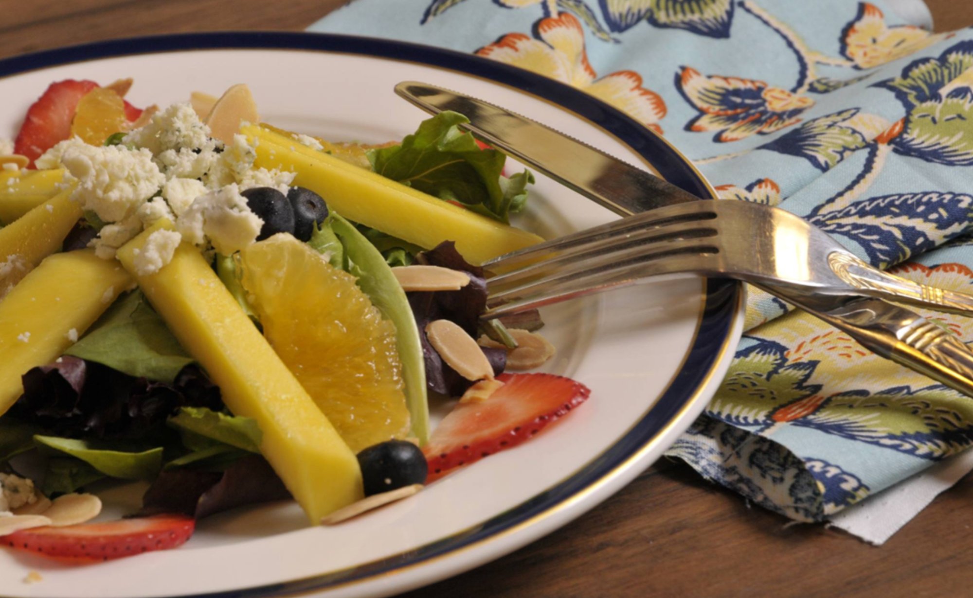 Vico's Fruit & Green Salad
