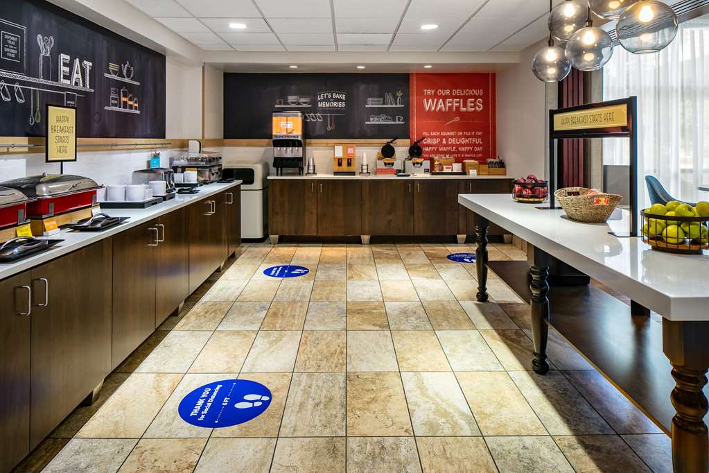 Hampton Inn & Suites by Hilton West Bend Image