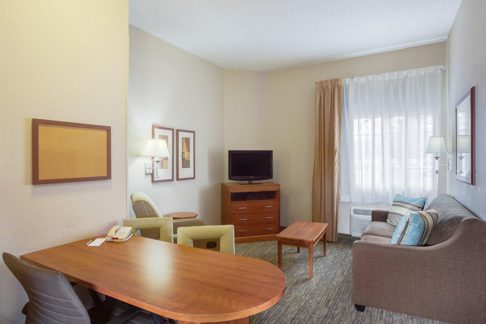 Candlewood Suites Virginia Beach Town Center Photo