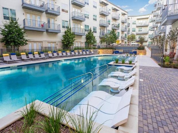 Images Crest Las Colinas Apartments