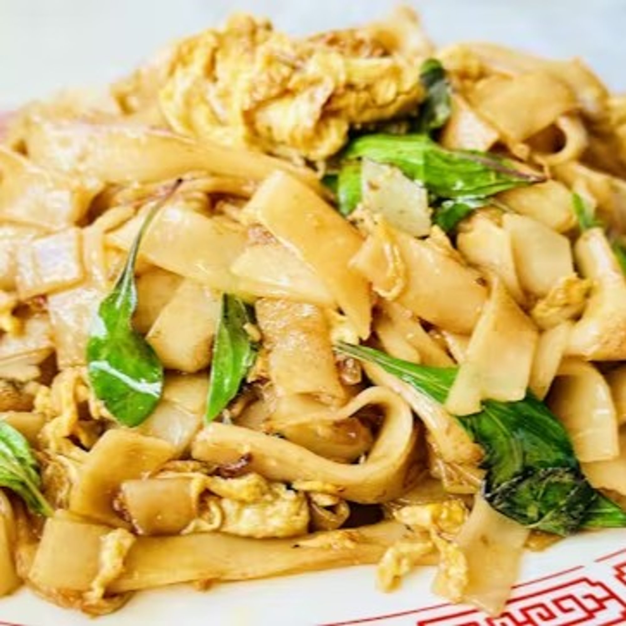 Eggs & Basil Chow Fun / 乾炒蛋河