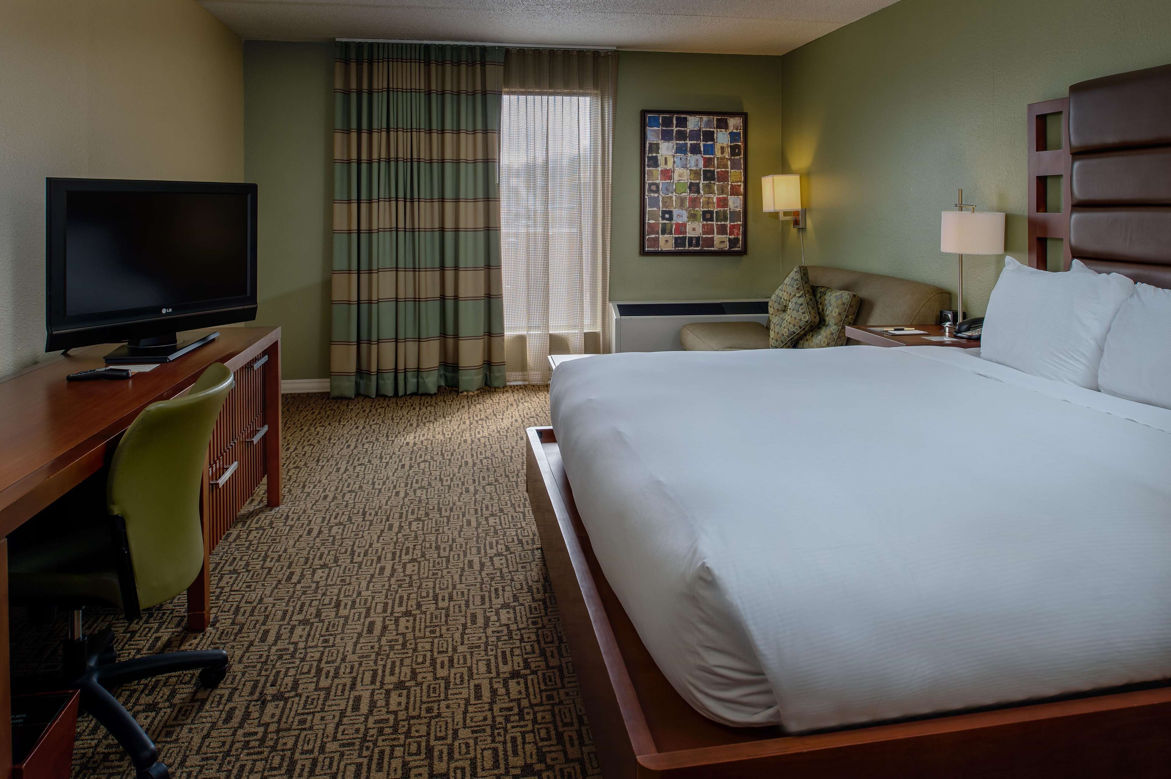 DoubleTree by Hilton Hotel Collinsville - St. Louis Photo