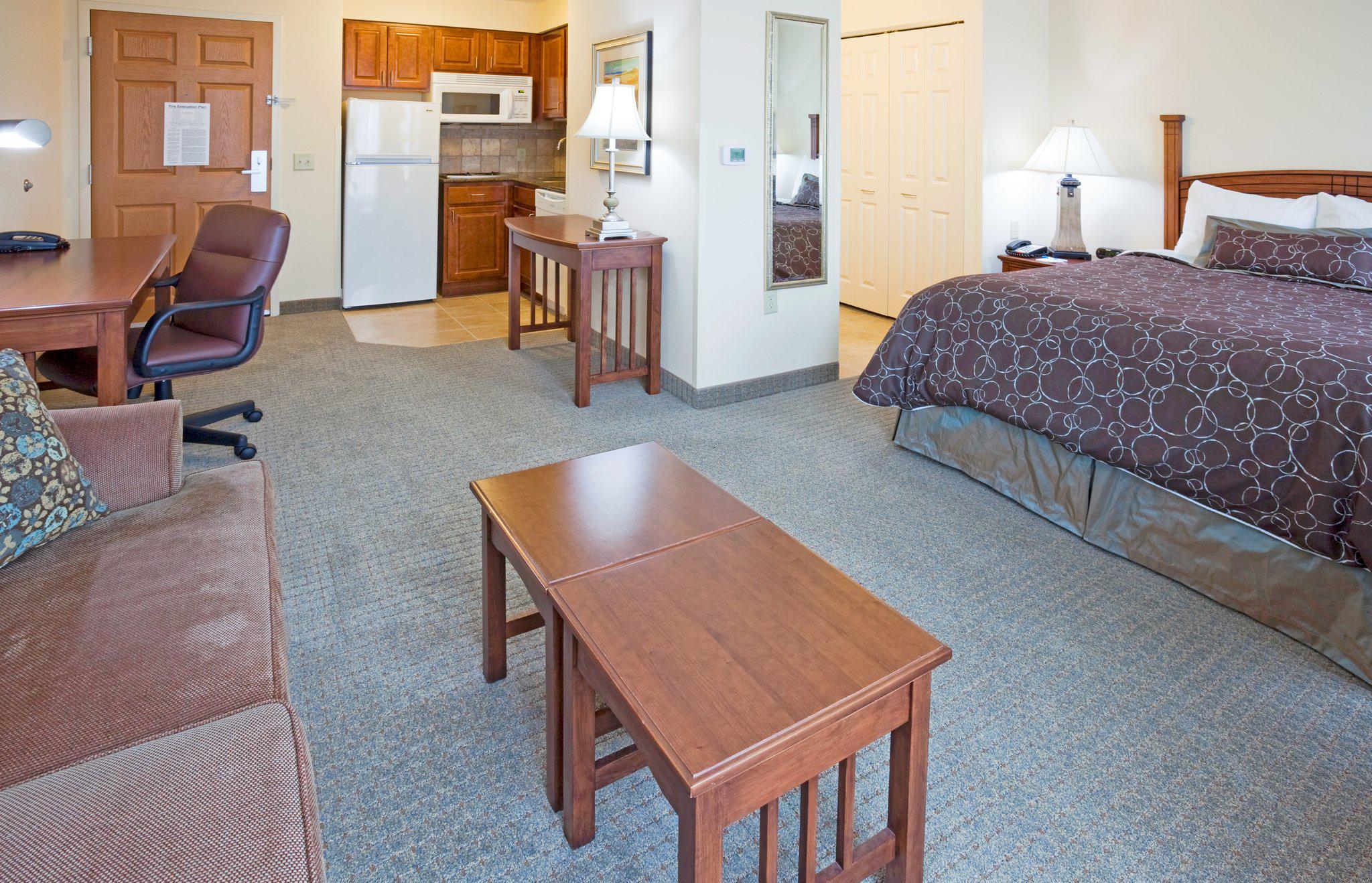 Staybridge Suites Milwaukee West-Oconomowoc Photo