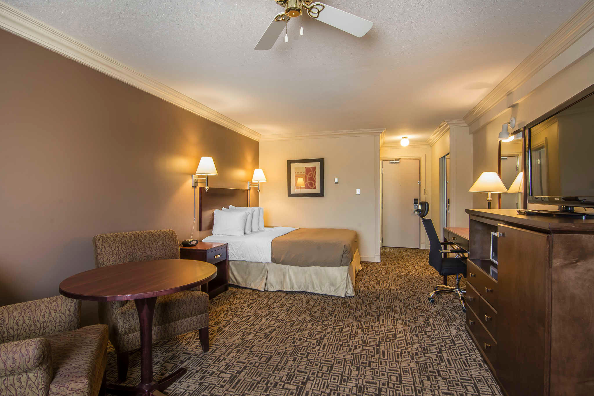 Images Quality Inn & Suites